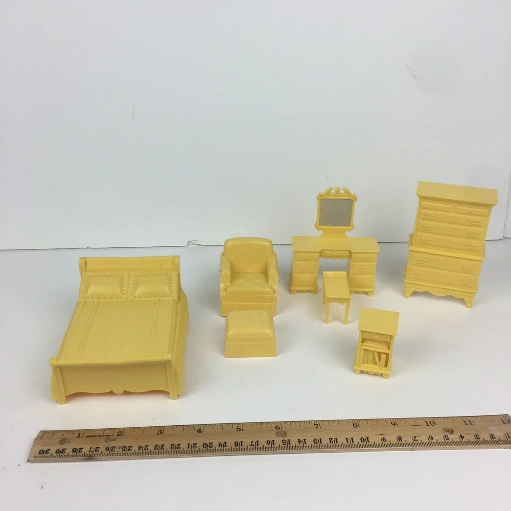 Marx Random 19 Vtg Plastic Mini Doll Furniture Bedroom Bathroom‎ Yellow Red Tan
